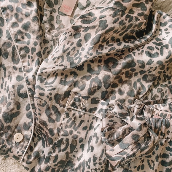 Victoria’s Secret Silky PJ Set ✨ - Picture 3 of 3